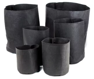 Macetas y Bandejas Root Tex: Soluciones Versátiles para Jardines Verticales